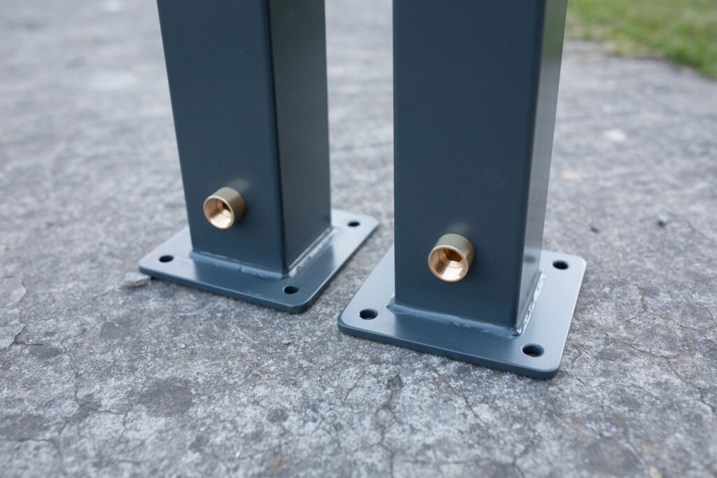 Słupek ogrodowy z kranem ozdobnym