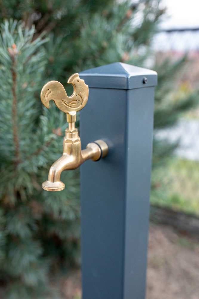 Słupek ogrodowy z kranem ozdobnym