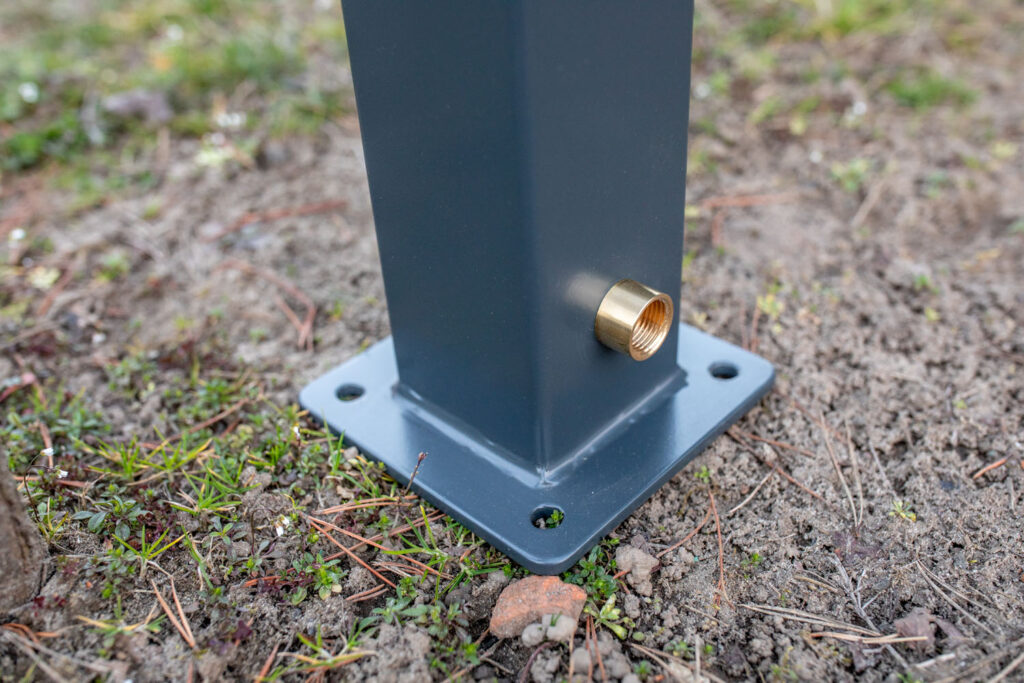 Słupek ogrodowy z kranem ozdobnym